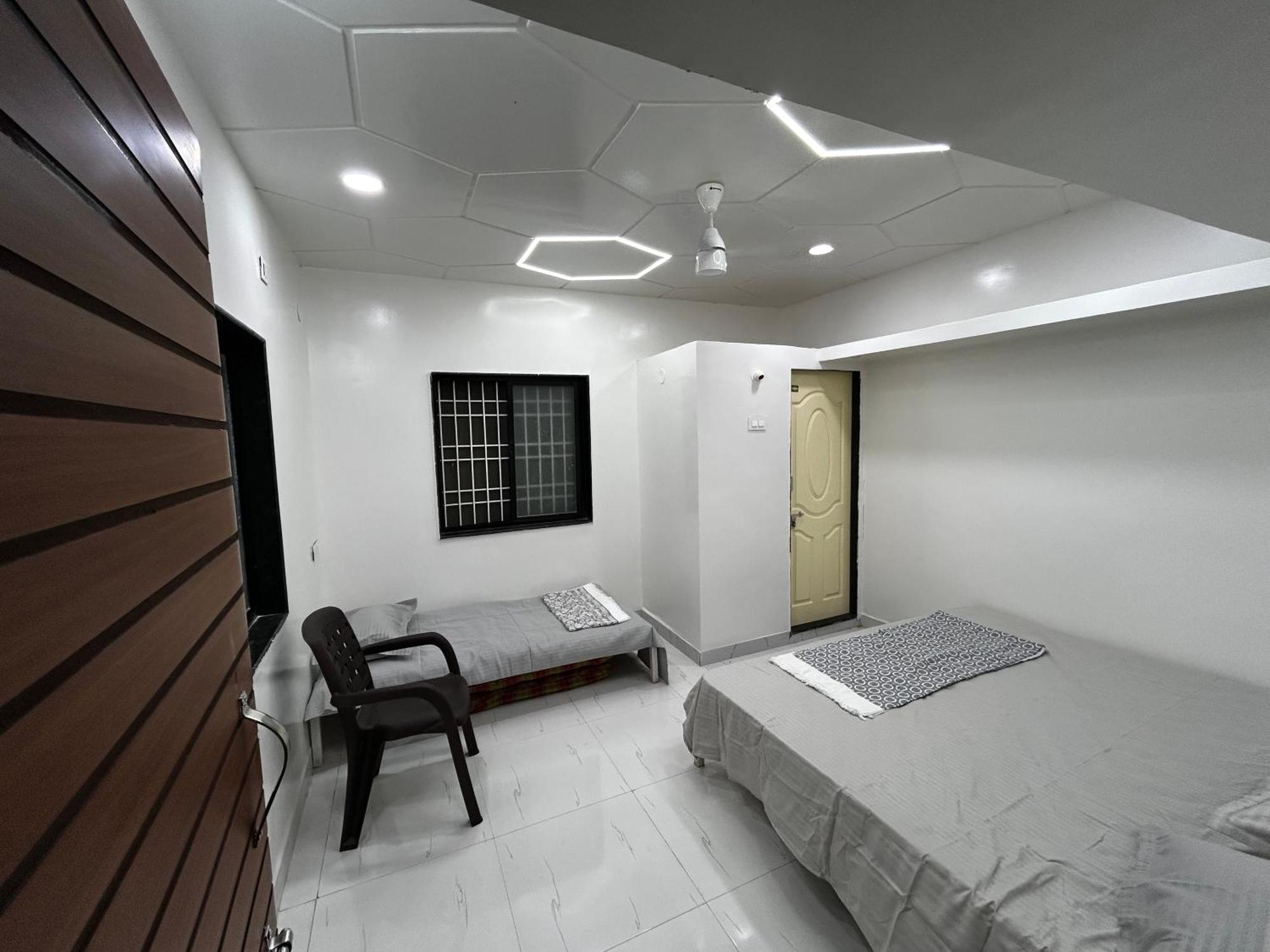 Vatavriksha Guest House,Akkalkot Akalkot Exterior foto